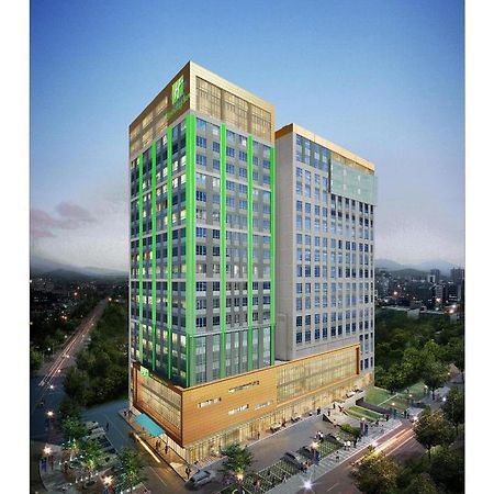 Holiday Inn Ulaanbaatar By Ihg מראה חיצוני תמונה